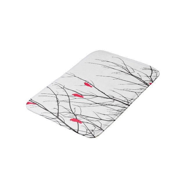 Künstlerische helle rote Vögel auf Baumasten Badematte (Schrägansicht)