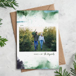 Künstlerischer Frieden und Freude 3 Foto Feiertagskarte<br><div class="desc">Moderne, individuell bedruckte Weihnachtskarten mit einer einfachen DIY-Vorlage zum Anpassen. Dieses künstlerische Design hat einen abstrakten Spritzer Hintergrund in Grün- und Blautönen. Fügen Sie Ihr Foto, persönliche Begrüßung, Namen und das Jahr. Verwenden Sie die Entwurfswerkzeuge, um die Schriftart und Farben zu bearbeiten. Die Rückseite hat Platz, um mehr Fotos und...</div>