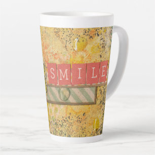 Künstlerischer und inspirierender Blumen-Latte-Mac Milchtasse