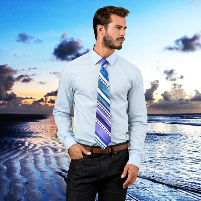 Künstlerisches Blau Aquamarin Lila mit Krawatte au (Modern tie featuring an artistic abstract striped pattern in teal, blue and purple with white.)