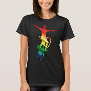 Künstlerisches Radfahren - farbenfroher Rainbo T-Shirt