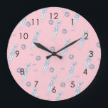 Künstlerisches Snychro Schwimmteam Schwimmer Rosa  Große Wanduhr<br><div class="desc">Mit cooler moderner Illustration synchronisierter Frauen künstlerischer Schwimmer. Künstlerische Schwimmer Geschenkdesign in Pastellfarben. Cooles Schwimmteam. Synchronschwimmengeschenke,  synchronisiertes Schwimmteam-Trainingsgeschenk. Künstlerische Schwimmer Mädchen Team gibt Ideen. Künstlerisches Schwimmen,  Wohngestaltung,  Schreibwaren und vieles mehr,  sehen Sie in einer Kollektion mehr. Skandi künstlerisches Schwimmteam Geschenke.
Synchro-Schwimmer,  Synchro-Schwimmer,  Synchro-Schwimmer</div>