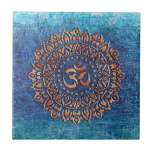 Kupfer Farbe Ohm Symbol Mandala auf blauem Hinterg Fliese
