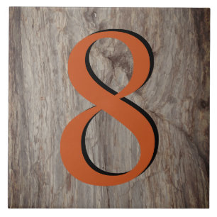 Kupfer Glow House Number Tile 8 auf grauem Stein Fliese