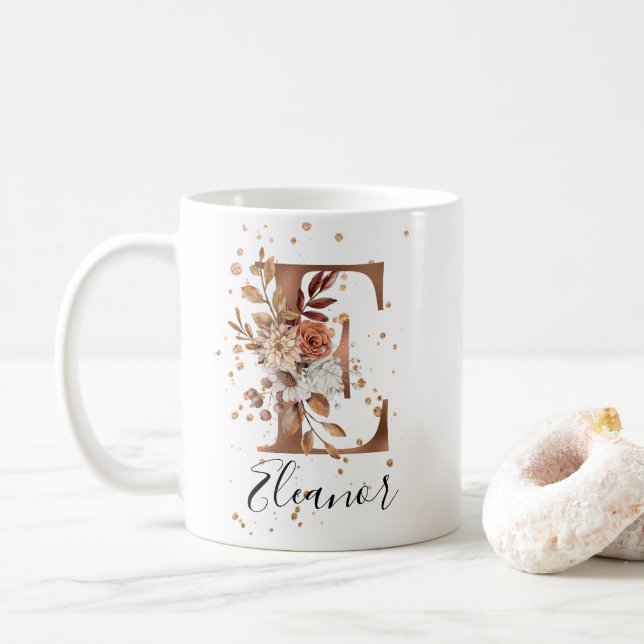 Kupferfloral Letter E Monogram Tasse (Mit Donut)