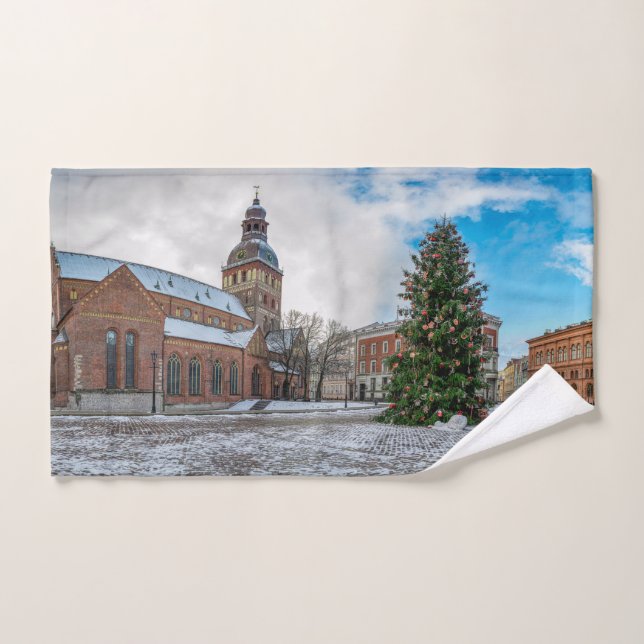 Kuppelplatz mit Weihnachtsbaum in Riga Handtuch (Handtuch)