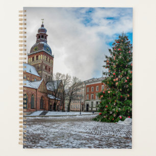 Kuppelplatz mit Weihnachtsbaum in Riga Planer