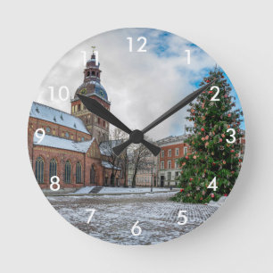 Kuppelplatz mit Weihnachtsbaum in Riga Runde Wanduhr