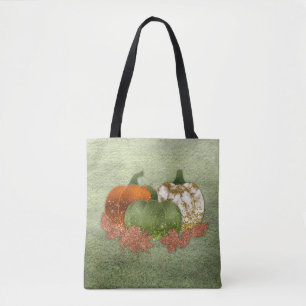 Kürbis-Trio mit kupfernen Herbstblättern
