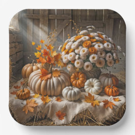 Kürbis und Mums im Herbst in einer Scheune Pappteller