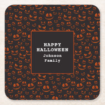 Kürbisaugen und Gras im Schwarzen Halloween-Party