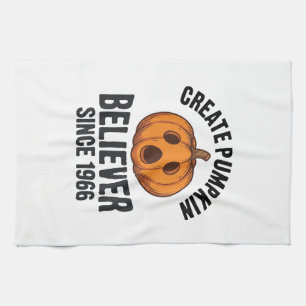 Kürbisgläubiger seit 1966 Vintage-Halloween-Design Geschirrtuch