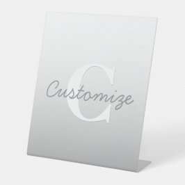 Kursiver Name oder anderer Text mit Monogramm | Fa Sockelschild