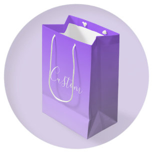 Kursiver Schriftname & editierbarer helllila Ombre Mittlere Geschenktüte