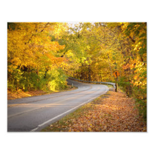 Kurvenreiche Straße im Herbst Fotodruck