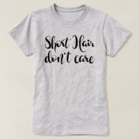 Kurzes Haar kümmert sich nicht um den T - Shirt vo