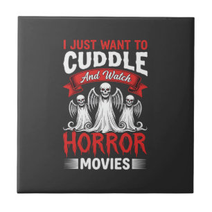 Kuscheln und Horrorfilme schauen Skelett Halloween Fliese