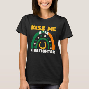 Küss mich, ich bin Feuerwehrmann St. Patricks Day T-Shirt
