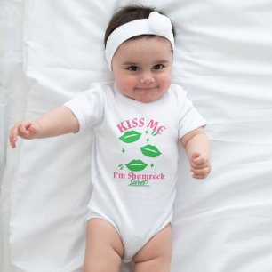 Küss mich, ich bin Shamrock süß! St. Patrick's Day Baby Strampler
