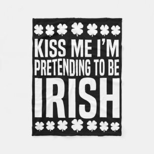 Küss mich, ich gebe vor, Ire zu sein St. Patricks Fleecedecke