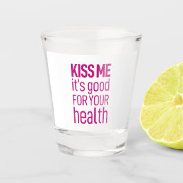 küss mir, dass es gut für deine Gesundheit ist. Schnapsglas