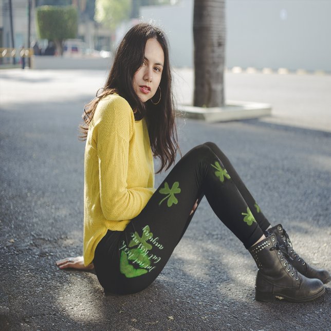 Küss mir Kleeblatt schwarz Leggings (Kiss me Shamrock leggings for St Patrick's Day with yellow top)