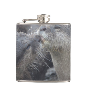 Küssen der Fluss-Otter Flachmann