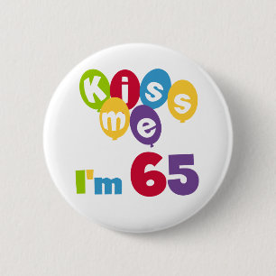 Küssen Sie mich, den ich 65 Geburtstags-T - Shirts Button