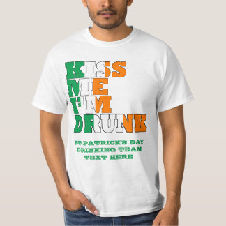 Küssen Sie mich, den ich betrunken bin T-Shirt