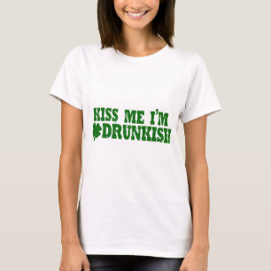 Küssen Sie mich, den ich Drunkish bin T-Shirt