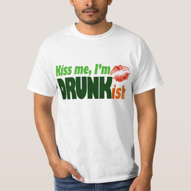 Küssen Sie mich, den ich Drunkish bin T-Shirt (Vorderseite)