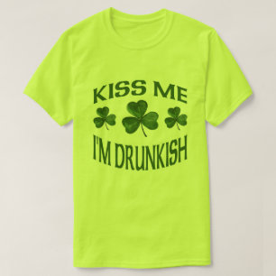 Küssen Sie mich, den ich Drunkish bin T-Shirt