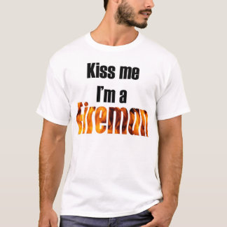Küssen Sie mich, den ich ein Feuerwehrmann bin T-Shirt