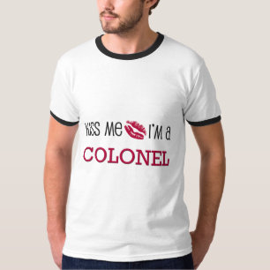 Küssen Sie mich, den ich ein OBERST bin T-Shirt