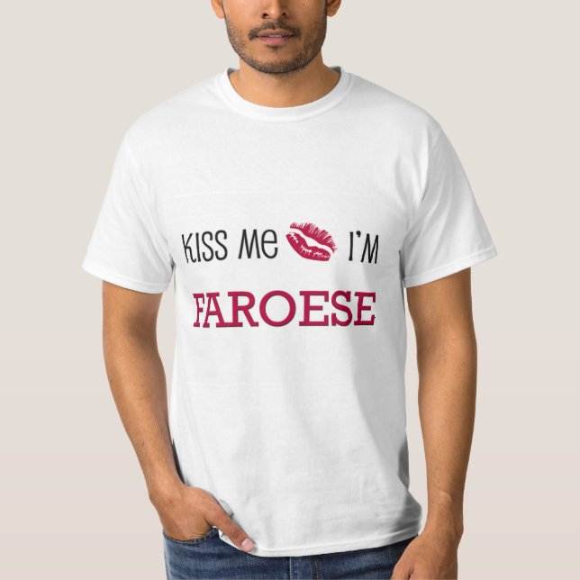 Küssen Sie mich, den ich FAROESE bin T-Shirt (Vorderseite)