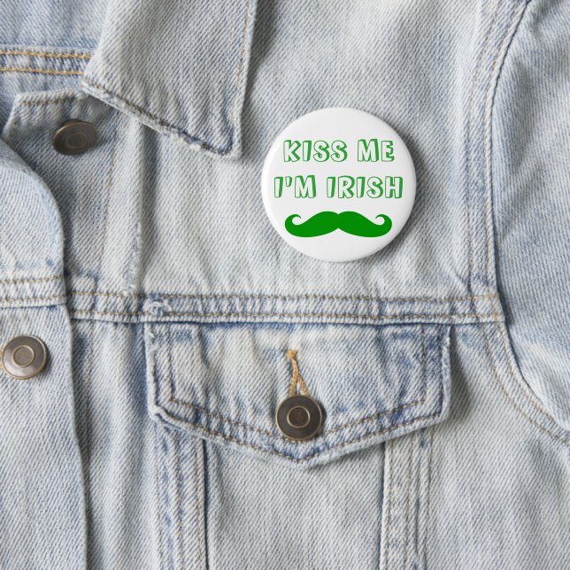Küssen Sie mich, den ich irische lustige Knöpfe Button (Beispiel)