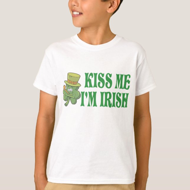 Küssen Sie mich, den ich irisches T-Shirt bin (Vorderseite)