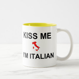Küssen Sie mich, den ich italienisch bin Zweifarbige Tasse