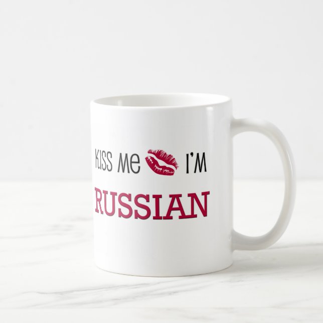 Küssen Sie mich, den ich RUSSISCH bin Tasse (Rechts)
