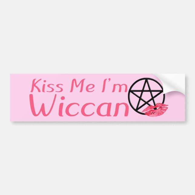 Küssen Sie mich, den ich Wiccan bin Autoaufkleber (Vorne)