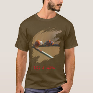 Küssende Marienkäfer auf einem Drahtzaun Personali T-Shirt