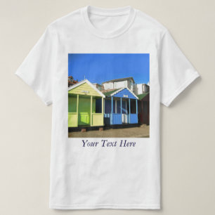Küste-Foto der blauen Himmel der Strandhütten T-Shirt
