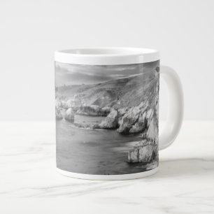 Küste in Schwarzweiß, Kalifornien Jumbo-Tasse