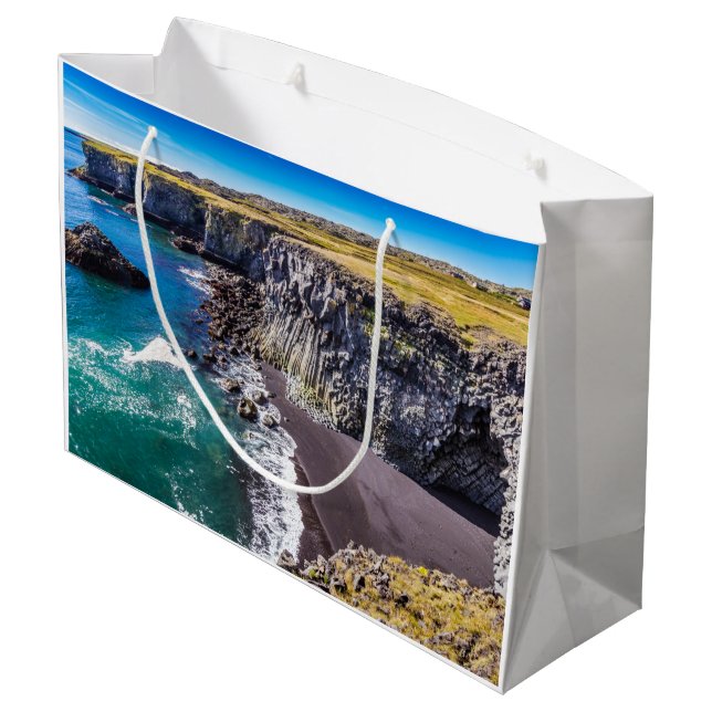 Küste von Hellnahraun, Island Große Geschenktüte (Rückseite Schrägansicht)