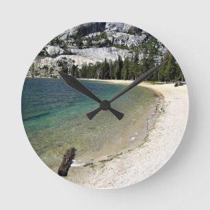 Küste von Tenaya Lake, Yosemite, CA Runde Wanduhr