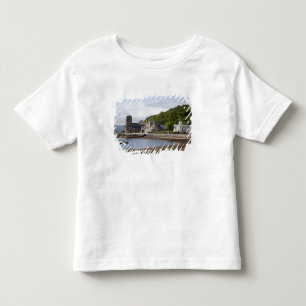 Küstenansicht mit historischen Gebäuden, Oban, Kleinkind T-shirt
