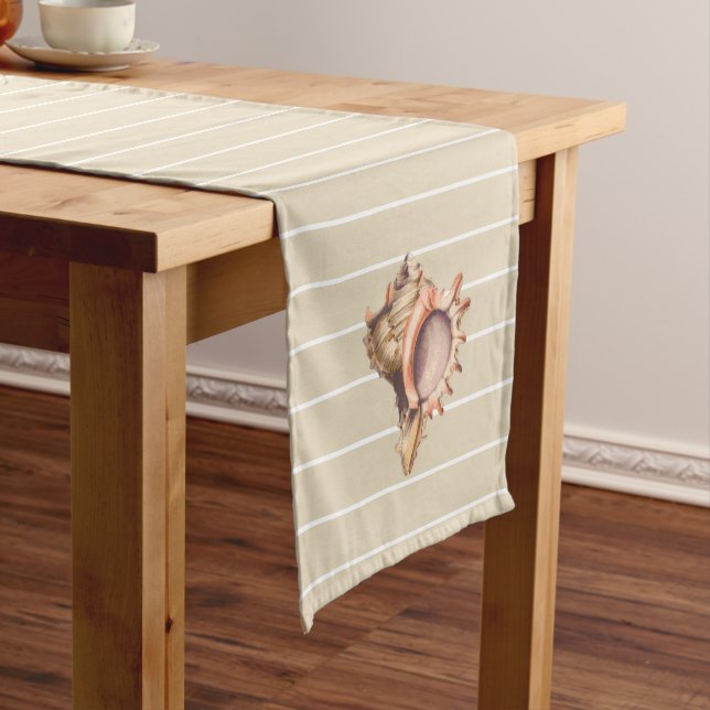 Küstenconch Seashell & Stripes Mittelgroßer Tischläufer (Beispiel)