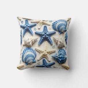 Küstengestaltung in Blau und Weiß mit Muscheln und Kissen