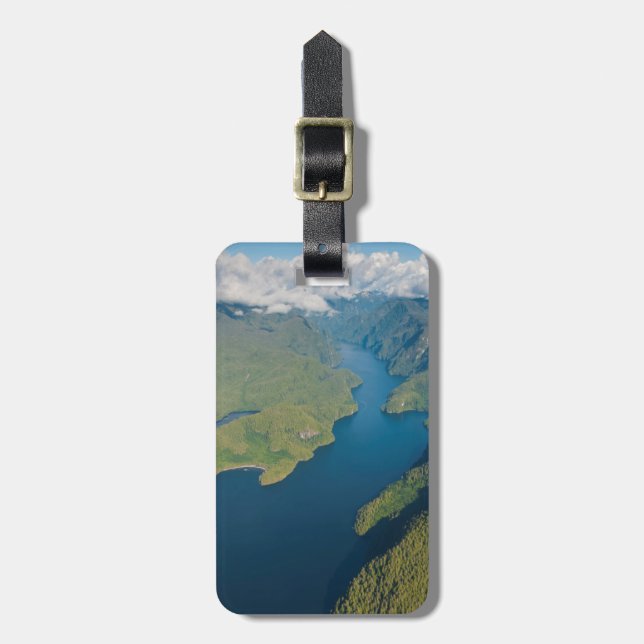 Küstenlandschaft im Regenwald des Großen Bären Gepäckanhänger (Vorderseite vertikal)