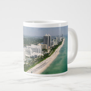 Küstenlinie Urban Beach, Miami, Florida Jumbo-Tasse